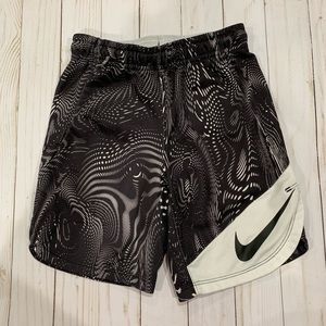 Boys Nike shorts size 6
